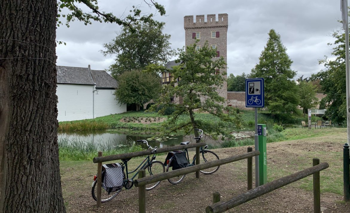 Fietsen vanuit dit kasteel in midden Limburg