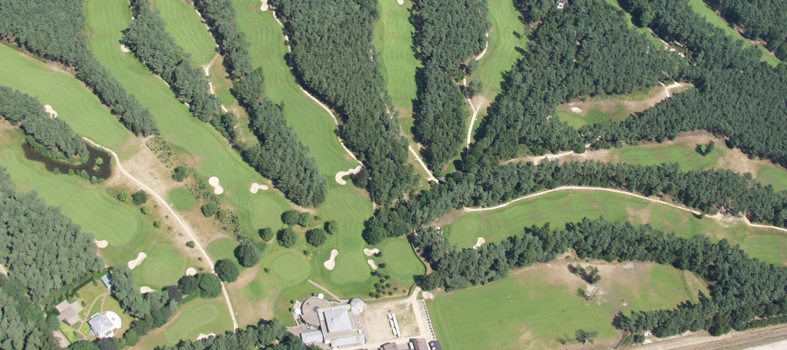 Golfen met Luxe: Verblijf Direct aan de Green